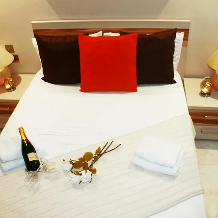 Near The Beach Luxury Holiday